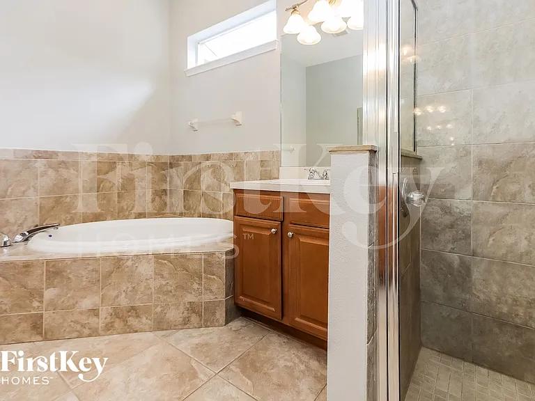 663 Breezeway Ct — Photo 10