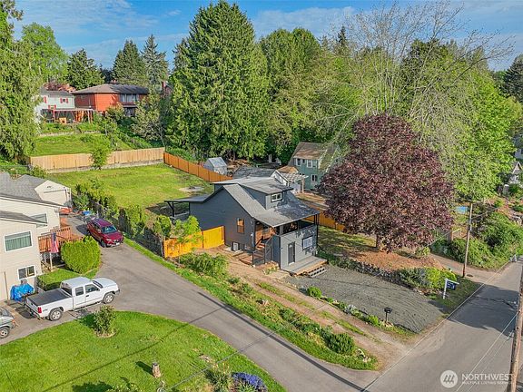 3rd image of 1551 N Callow Avenue