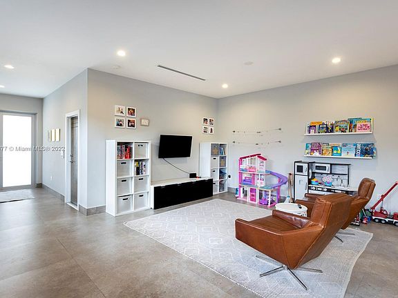 5th image of 3134 Gifford Ln #3134
