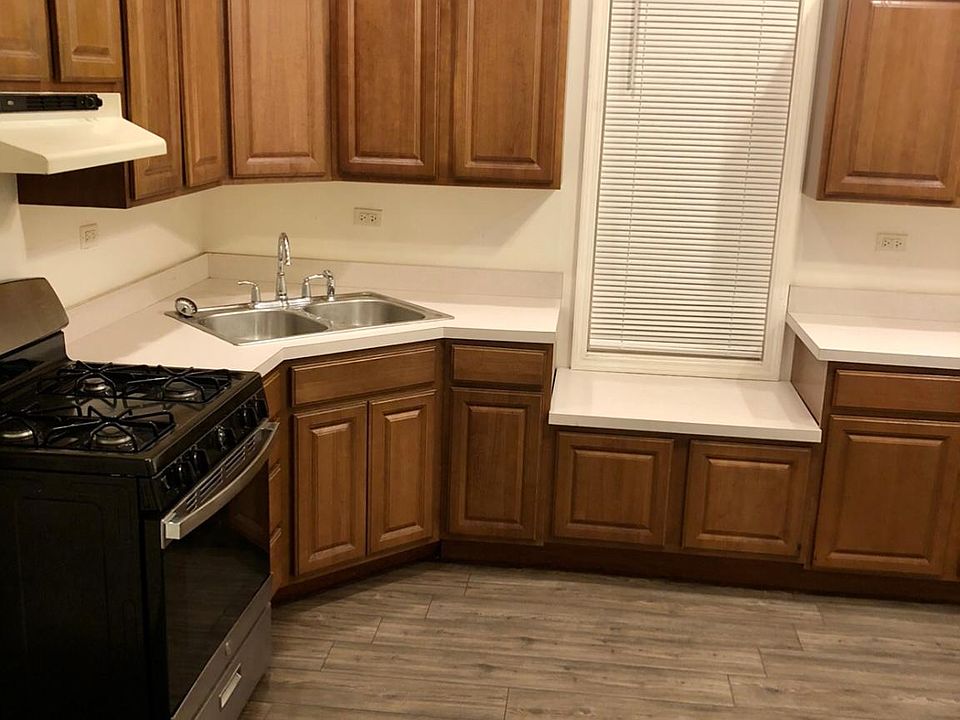 1st image of 10617 S Green Bay Ave #1