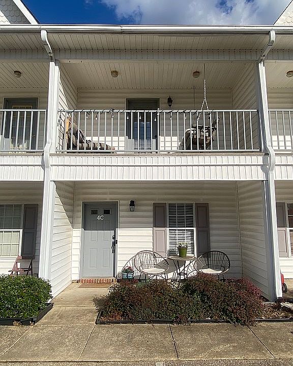 1st image of 202 Tomlinson Dr APT 4C