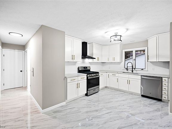 4th image of 893 Meadview Dr