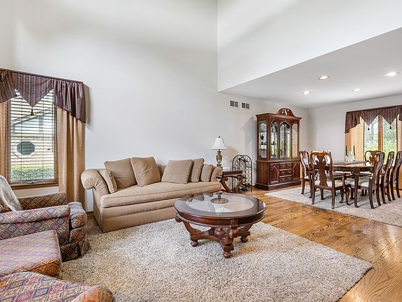 4th image of 2938 Carmel Dr