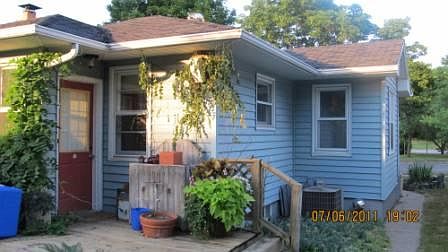 4th image of 747 Losey Blvd N