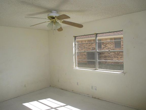 5th image of 3138 Sunset Dr