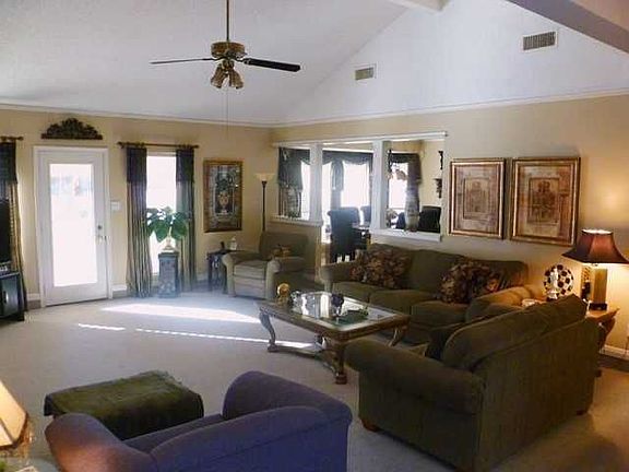 4th image of 9800 Lonsdale Dr