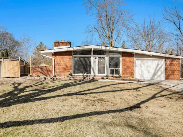 29937 Rock Creek Dr, Southfield, MI 48076