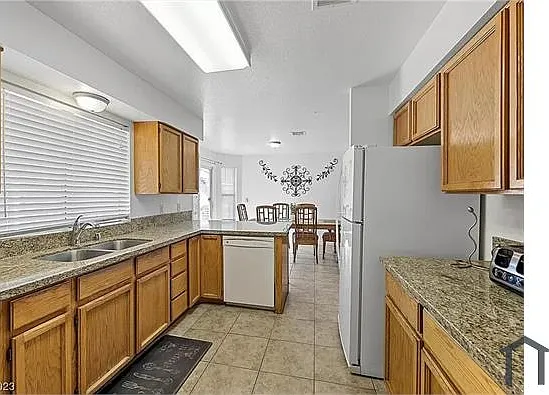 1633 Palmae Way — Photo 9