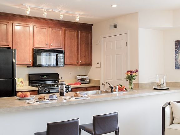 Kitchen Islands in Select Apartments