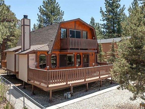 2nd image of 876 Castle Ln