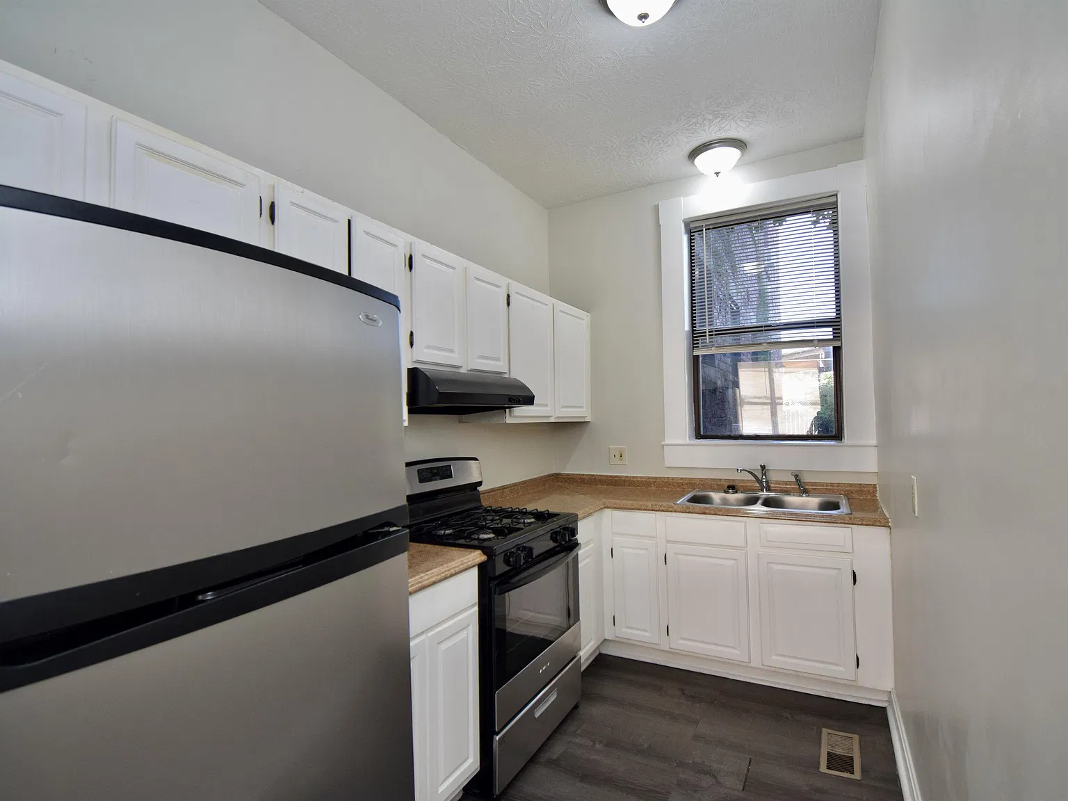 2145 Freeman Ave — Photo 4