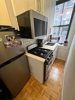 3rd image of 510 E 73rd St #3D