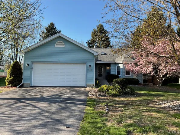 5067 Roseanne Dr, Liverpool, NY 13088