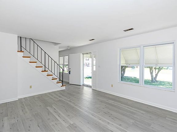 5th image of 801 Lemaster Ave