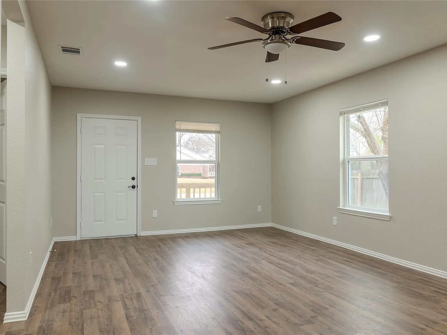 3 bed, 2.0 bath, 1444 sqft, $1,500 — Photo 3