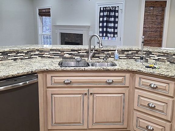 4th image of 614 Chambers Rd