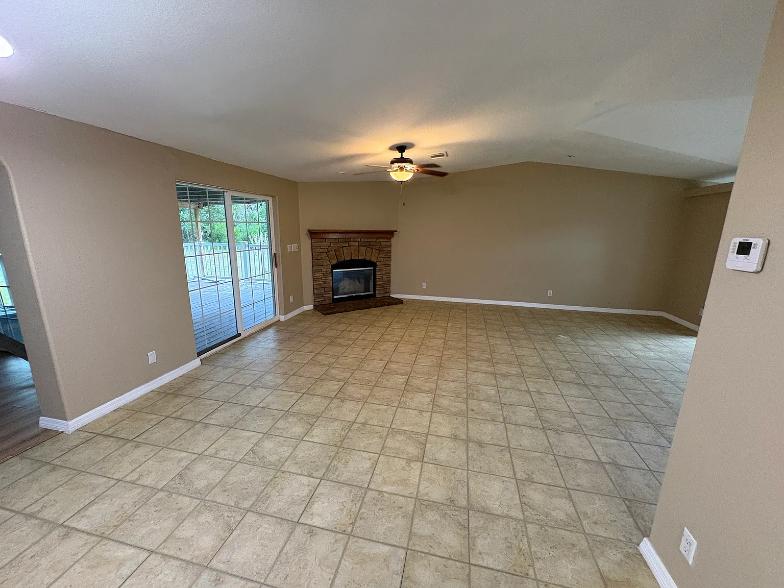 3 bed, 2200 sqft, $2,800 — Photo 3