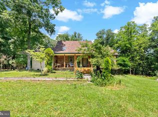 819 Packing House Rd, Berkeley Springs, WV 25411