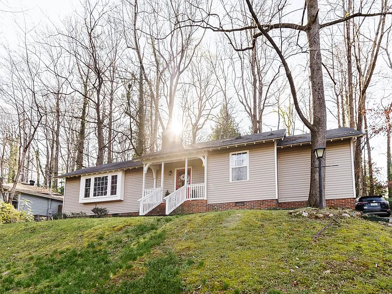 110 Brookside Cir — Photo 1