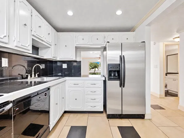 8605 W Sample Rd APT 210, Pompano Beach, FL 33065