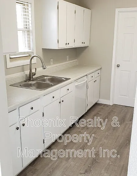 1362 Tipperary St — Photo 6