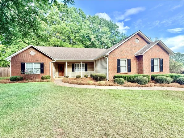 2002 N 2nd Ct, Lanett, AL 36863