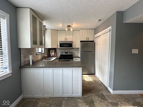 5th image of 7890 Benjamin Dr