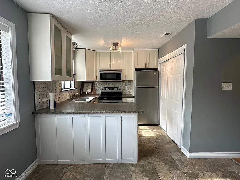 7890 Benjamin Dr — Photo 5