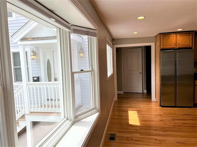 303 Cabot St — Photo 9