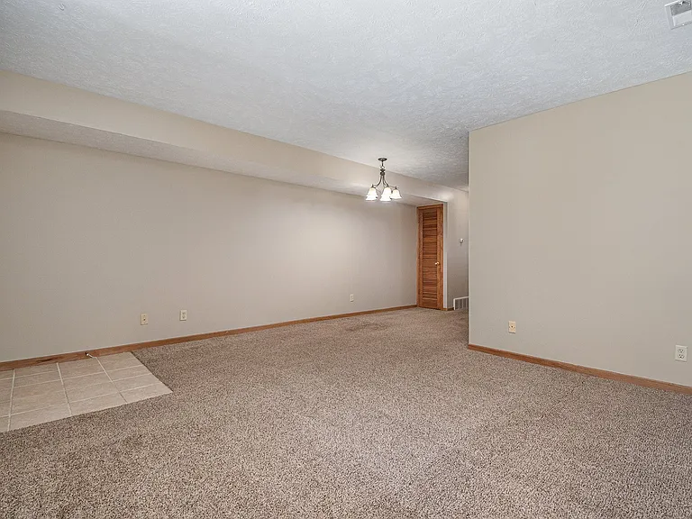 Omaha, NE Woodland Pines Apartments | 11A | Living