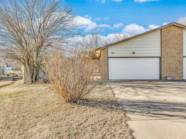 305 E Deer Creek Dr, Rose Hill, KS 67133