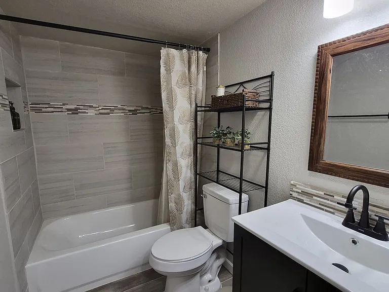 Hillwood Dr — Photo 26