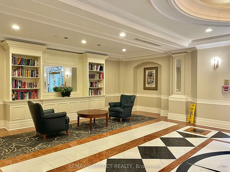 889 Bay St #304 — Photo 4
