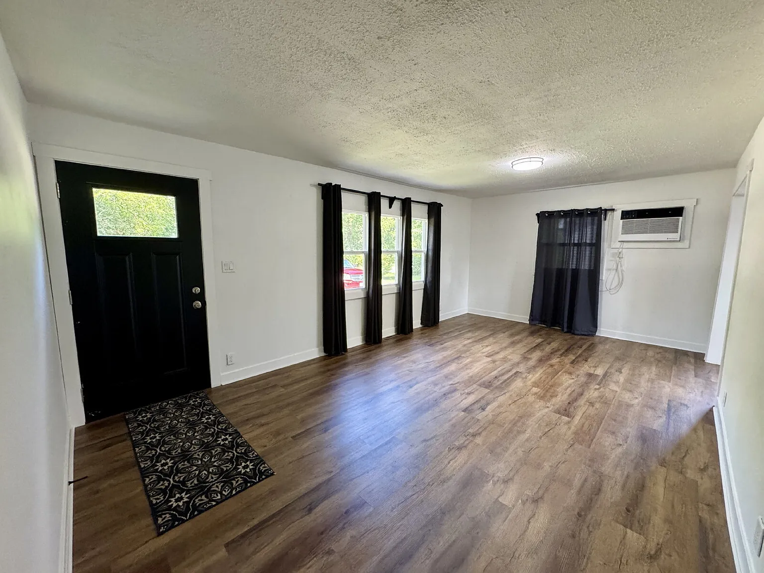 2 bed, 1.0 bath, $1,550 — Photo 4
