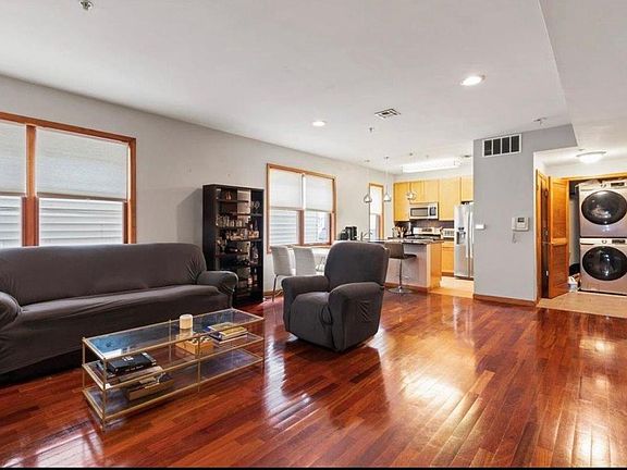 2nd image of 515 30th St APT 1B