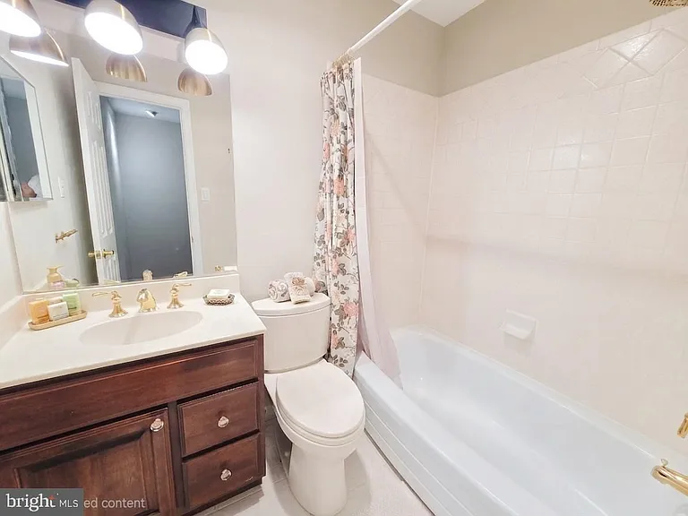 7629 Tiverton Dr — Photo 12