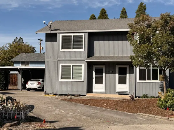 213 Twin Cir #A, Phoenix, OR 97535