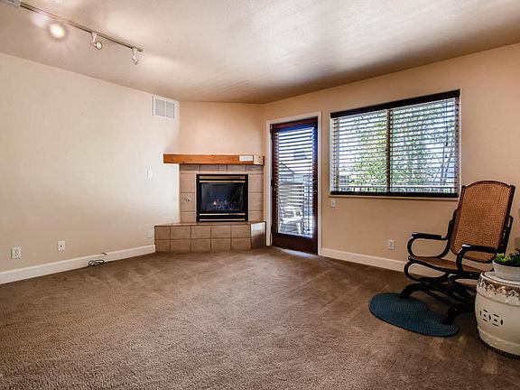 4th image of 40 Fox Dr #203-B
