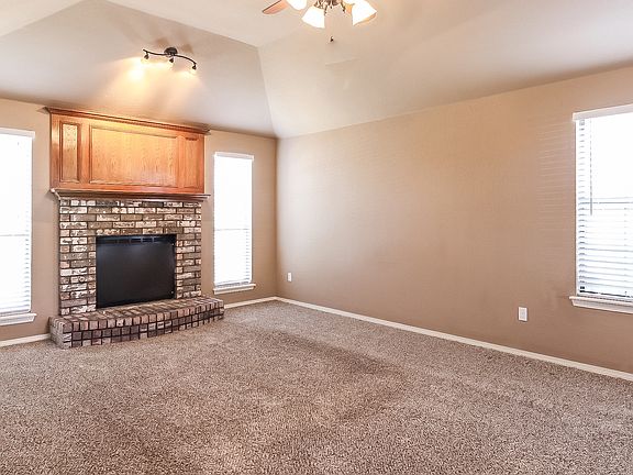 4th image of 1400 Eagle Dr