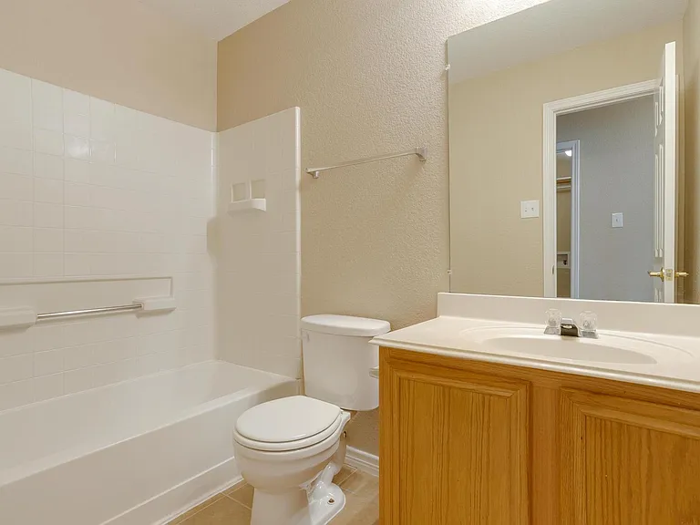 9508 Fox Hill Dr — Photo 23