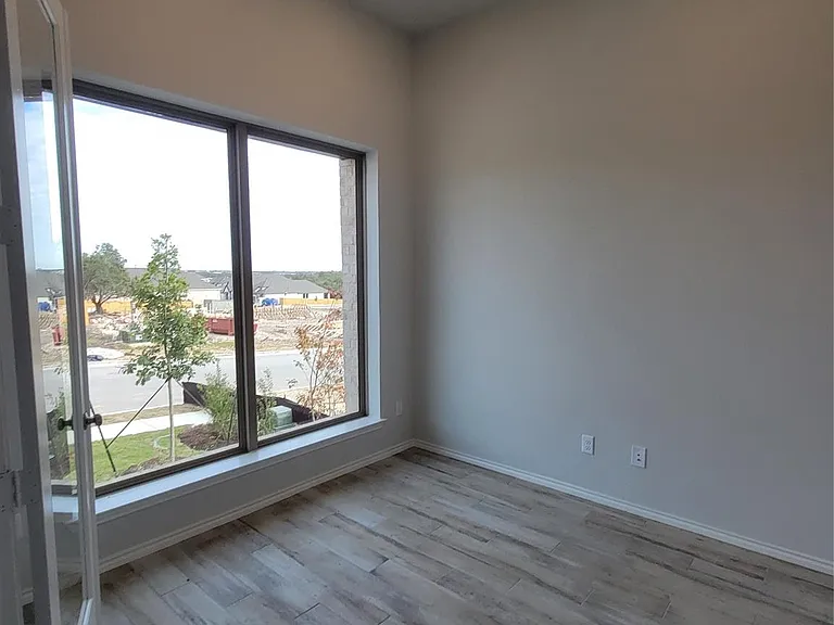 113 Bluff Creek Ln — Photo 5