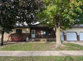 4 N Maple Ave, New Hampton, IA 50659