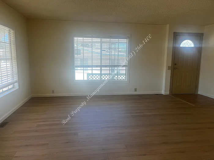 3 bed, 2.0 bath, 1440 sqft, $2,100 — Photo 2