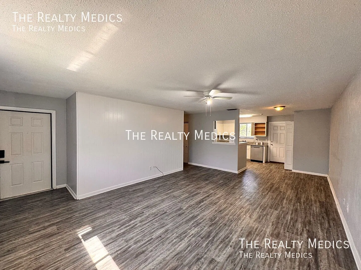 Newly Renovated 2/2 - 10 Minutes From The Worlds Most Famous Beach - Daytona! — Photo 4