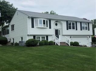 35 Holland Dr, South Kingstown, RI 02879