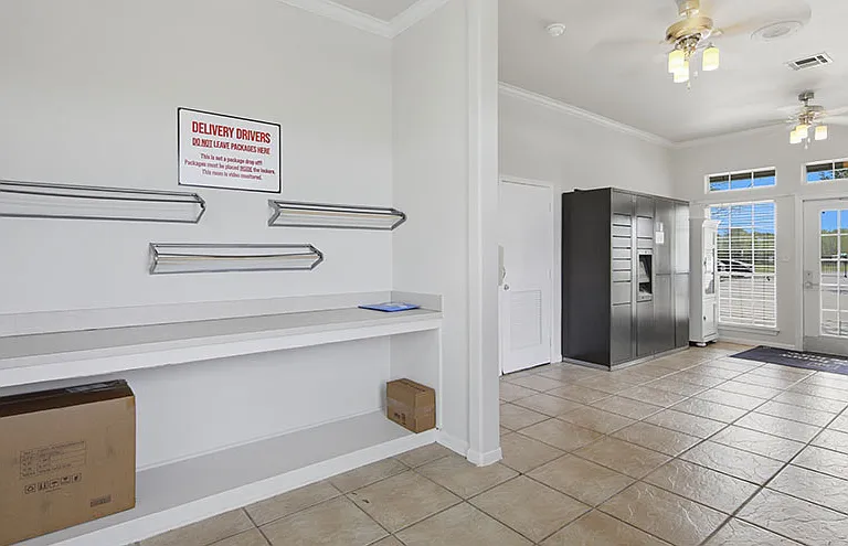 Willow Lake Apartments — Photo 18