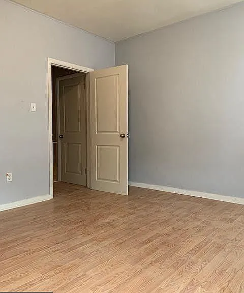 2037 McClellan St — Photo 8