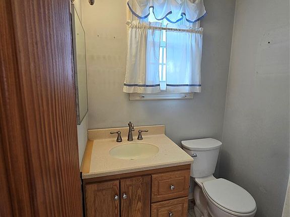 4th image of 43 Terrace Pl