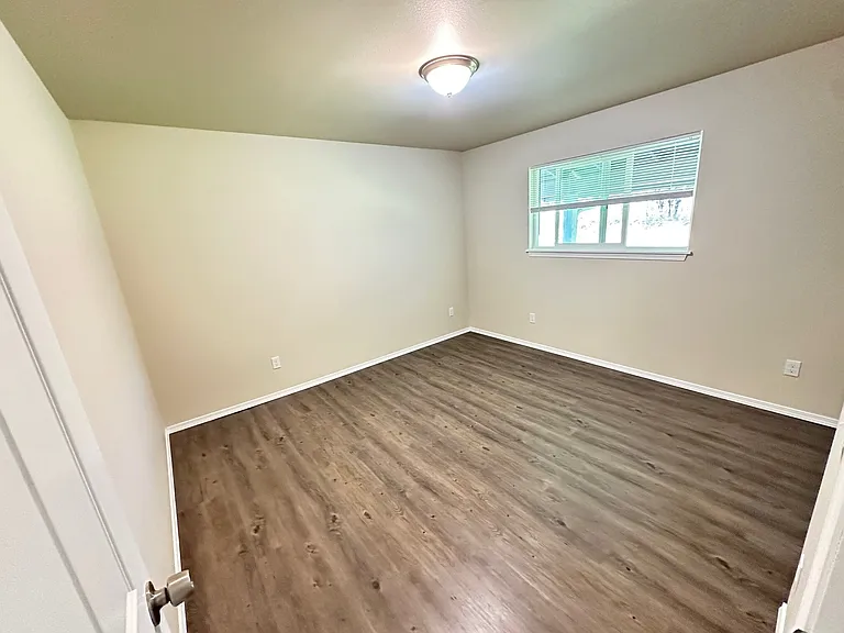 Riverside Manor — Photo 19
