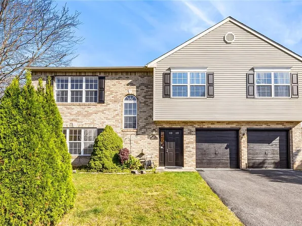 30 Heritage Ln, Palmer, PA 18045